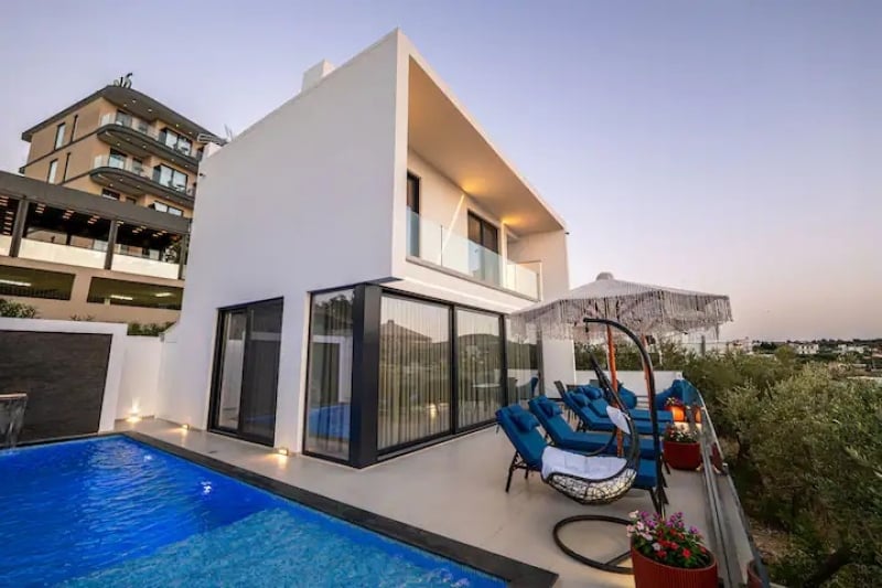 villa Airbnbs in Ksamil