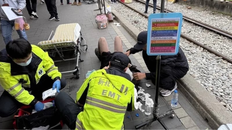 tourist hit by train taiwan