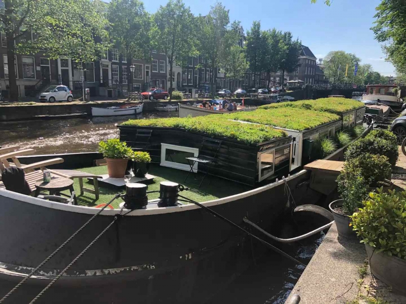 houseboat amsterdam airbnb exterior