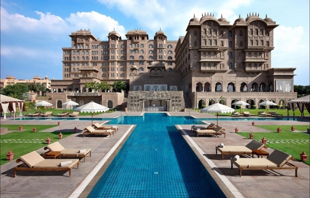 Complimentary Extra Night Stay Plus 20% Savings on Dining in Fairmont Hotels & Resorts with AMEX Card