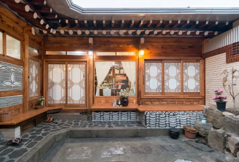 hanok airbnb in seoul