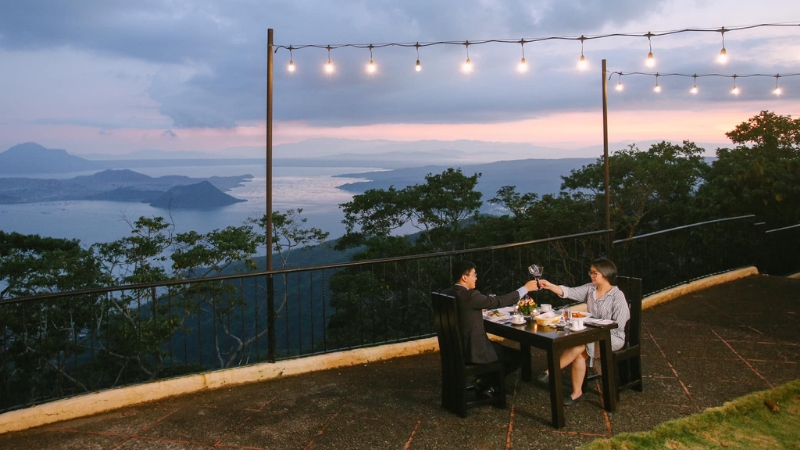 overlooking restaurants tagaytay