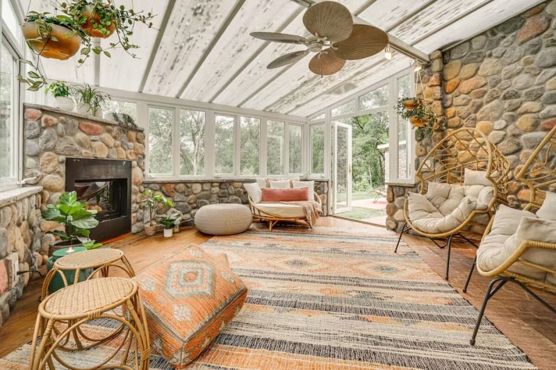 lake cottage Airbnb stays in Stillwater