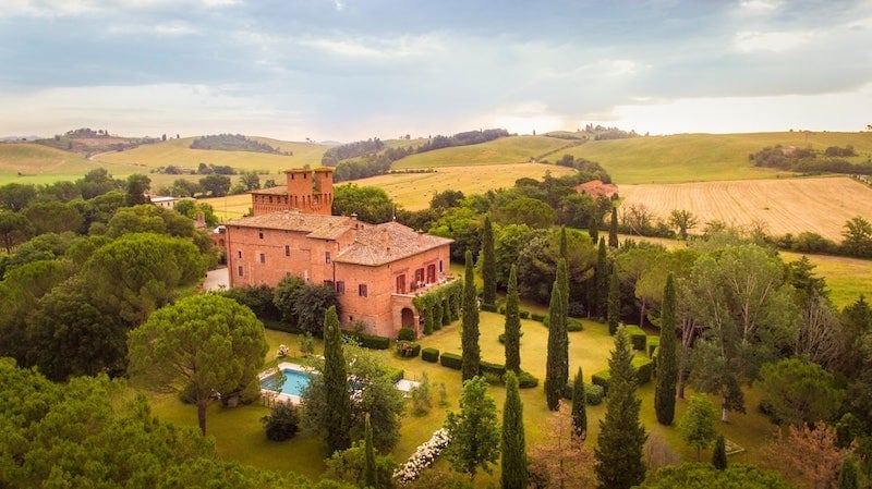 Italy Castles for Rent on Airbnb and Vrbo