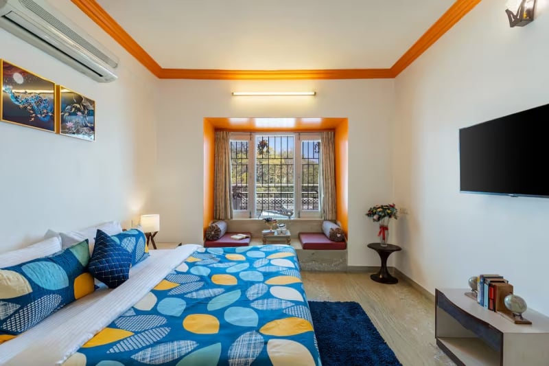 Airbnb Udaipur near lakes