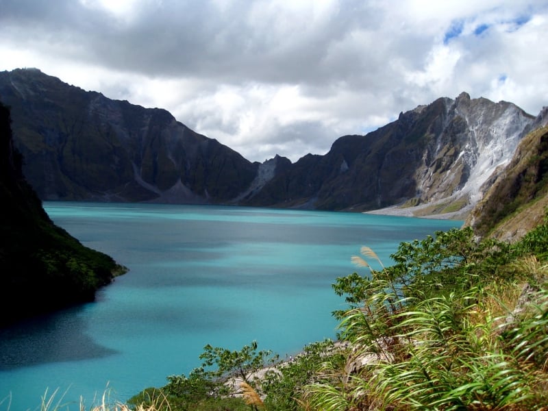 pinatubo crater