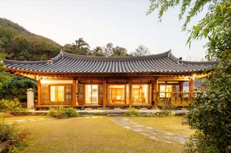 where to stay south korea: hanok house in gimhae