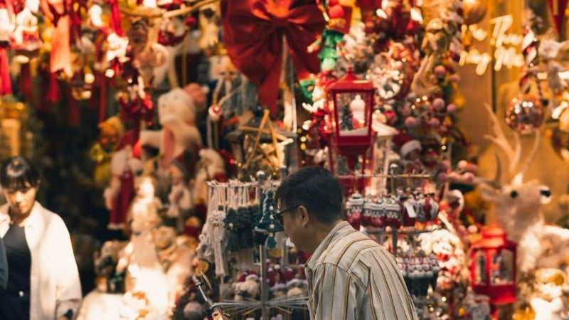 world christmas market at marina bay, singapore