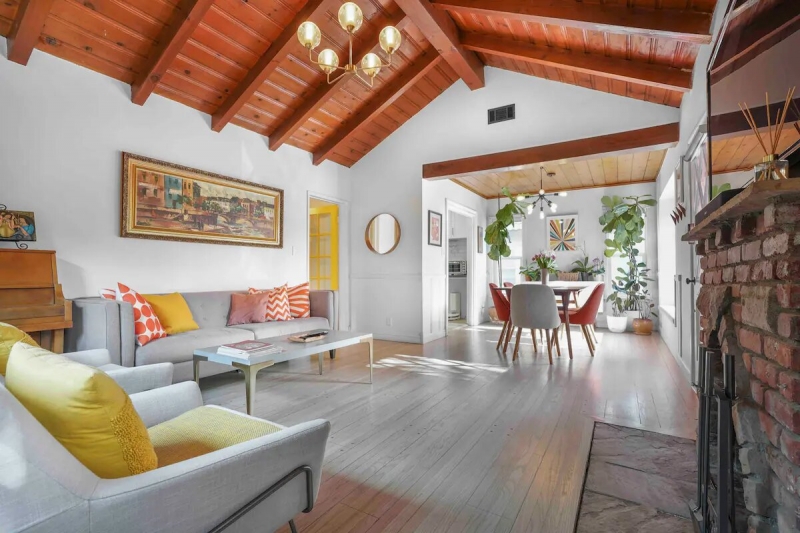 Airbnbs in Hollywood