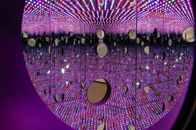 infinity mirror room: longing for eternity