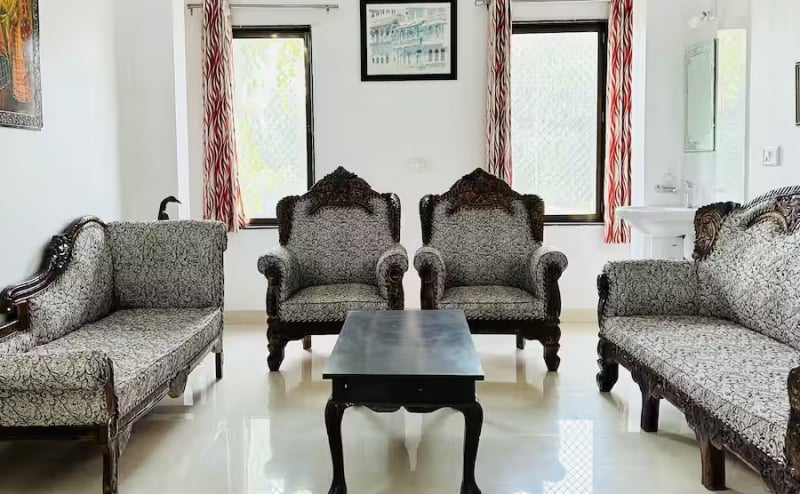 Airbnb Udaipur near lakes