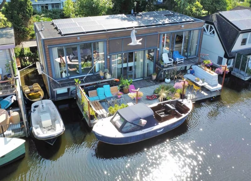  Airbnbs in Amsterdam