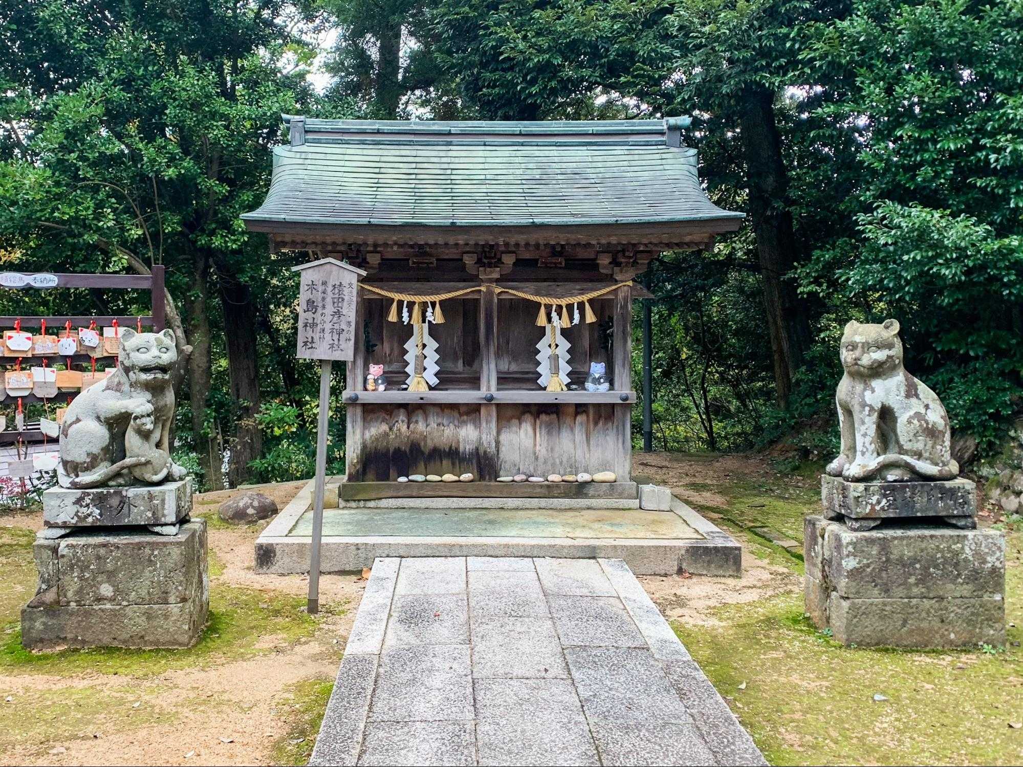 Kotohira-jinja Cat Shrine in Kyotango Japan