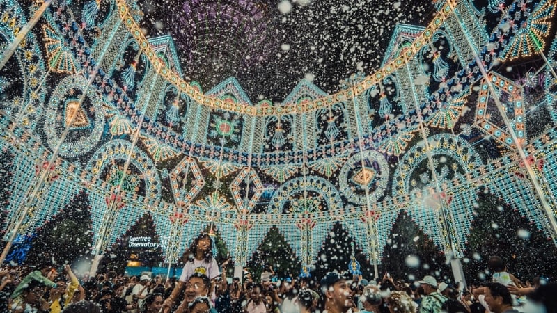 snowfall at christmas wonderland at gardens by the bay