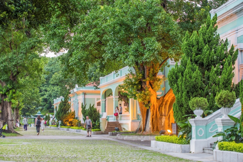 Traditional pastel-coloured houses — Filipinos have to visit Macao to see these!