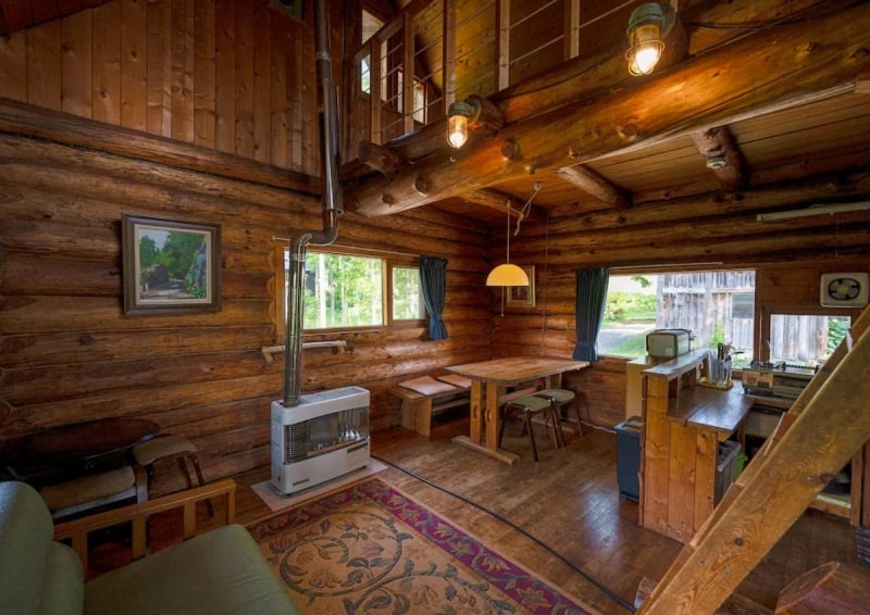 loghouse interior