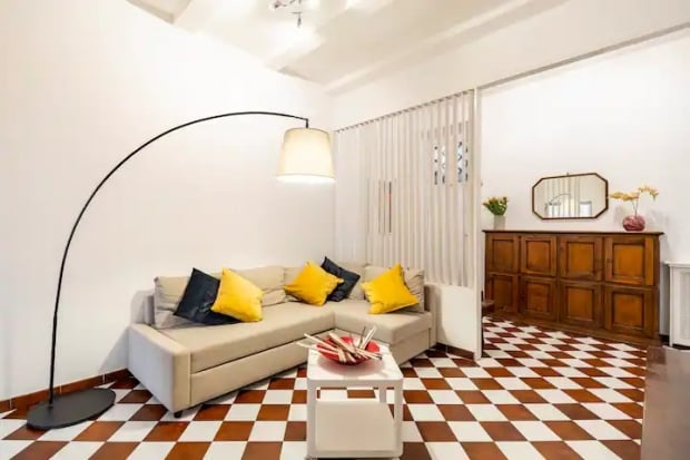 Cosy Airbnb in historical Borgo Pio