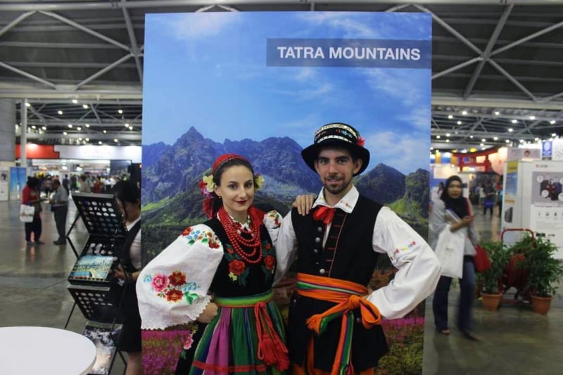 poland cultural costumes at natas travel fair