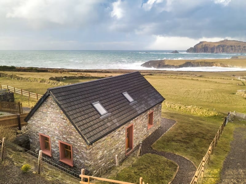 cosy cottage Airbnb stays in Dingle