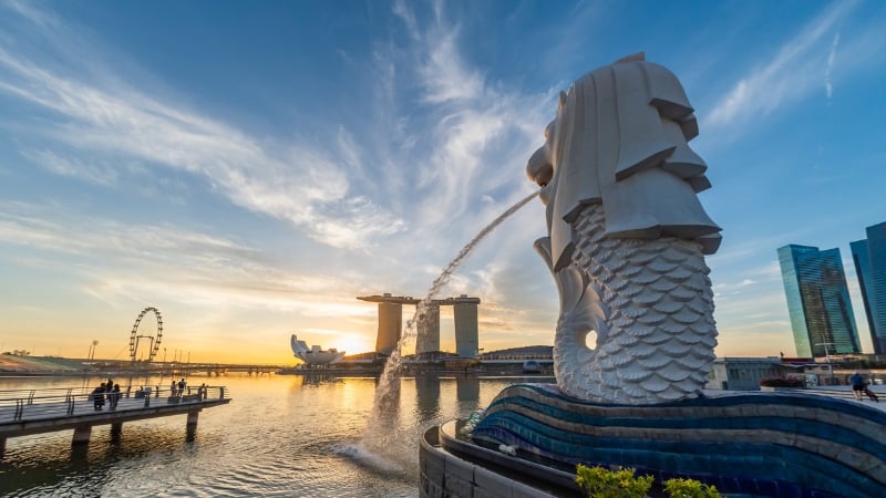 singapore city, with the merlion in the foreground