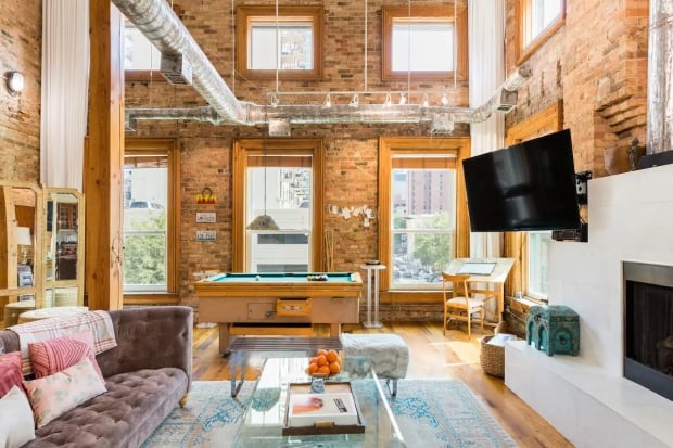 aesthetically pleasing view of Airbnbs in Chicago