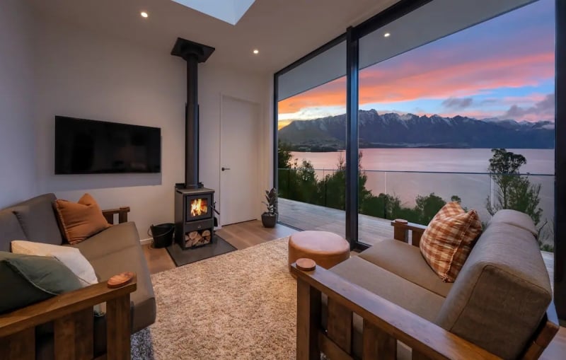 Super Cosy Unit In Fernhill Queenstown, New Zealand — book