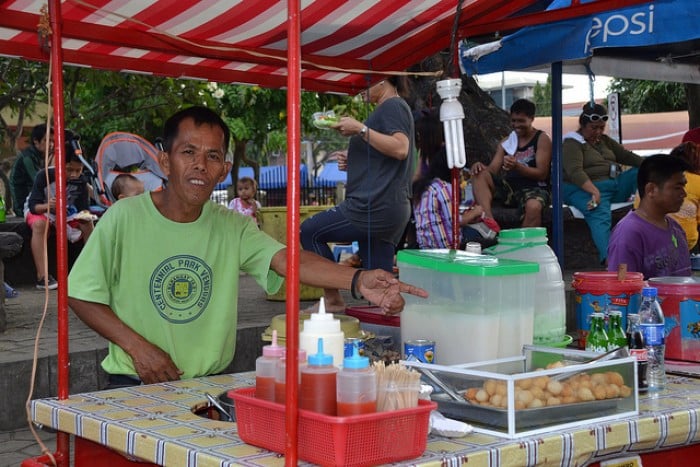 Filipino street food vendor