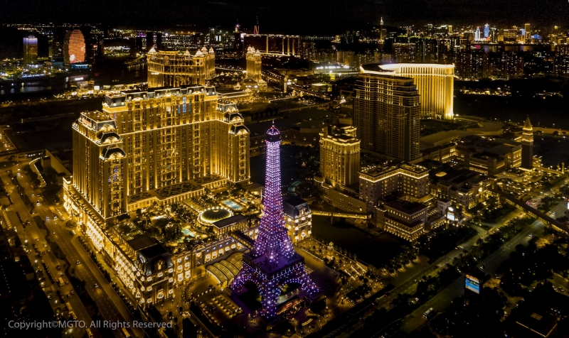 Luxury hotels at Macao by night — Filipinos have to visit Macao and go hotel-hopping!