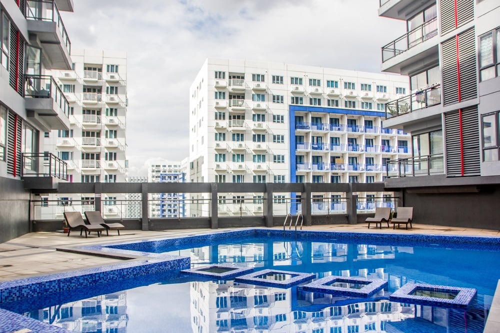 manila hotels rooftop pools
