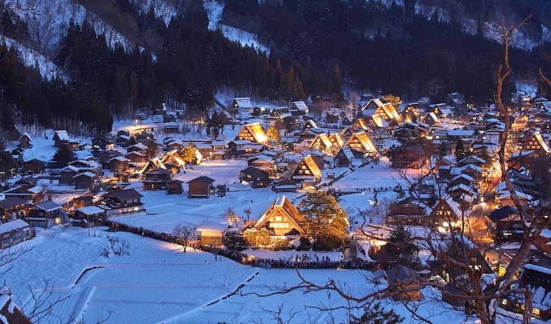 villages in Japan – Shirakawa-go winter snowy night