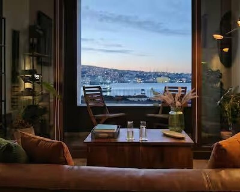 waterfront Airbnbs in Valparaíso