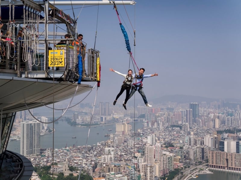 People smiling while hovering over the city — Filipinos have to visit Macao to do this!