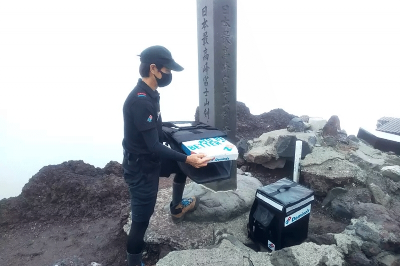 dominos delivery on mount fuji japan