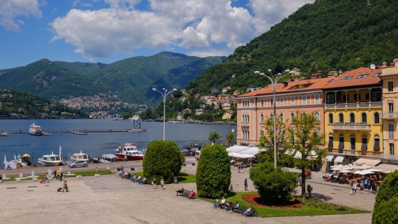 Piazza Cavour in Lake Como