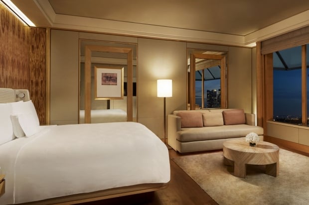 Early Bird Offer with 20% Off Best Available Rate in The Ritz Carlton Millennia Singapore