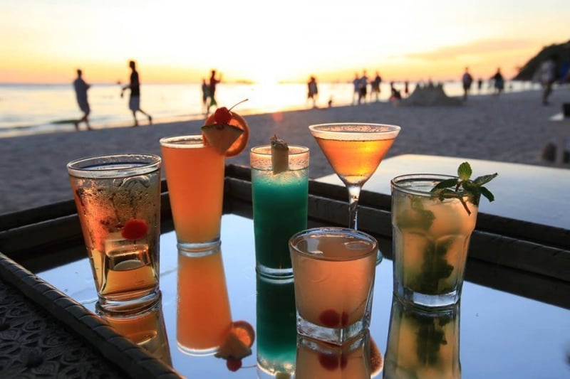 things to do in boracay: happy hour