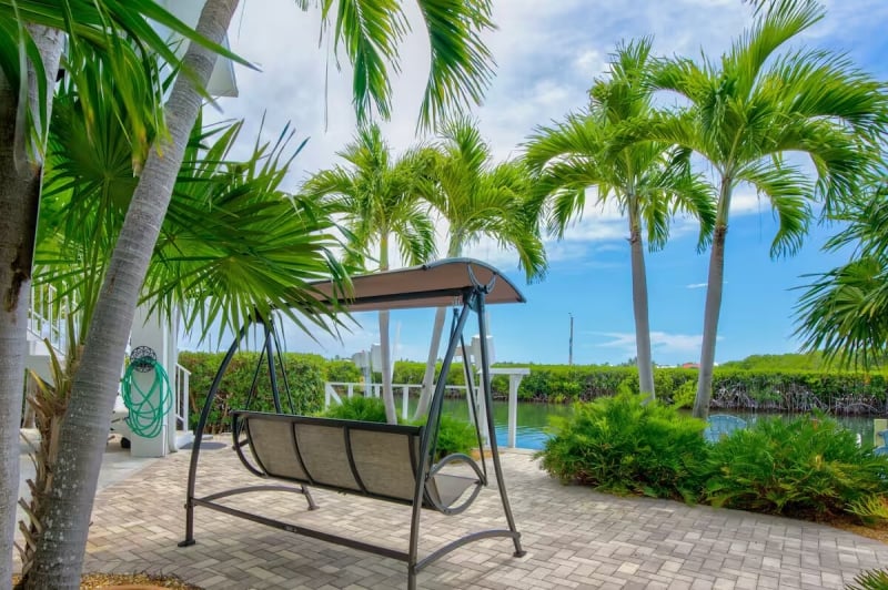 waterfront club Airbnbs in Marathon