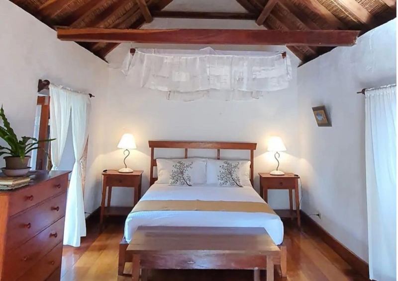 Batanes Airbnb: Cosy bed & breakfast room