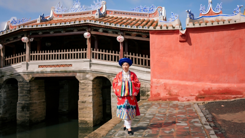 the japanese bridge in hoi an