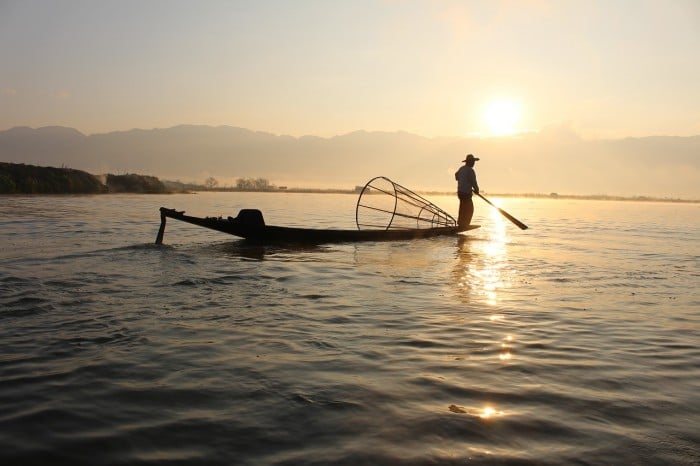 Chơi Gì Ở Myanmar đi thuyền