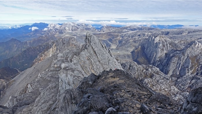 10 Gunung Indonesia dengan Pemandangan Mempesona