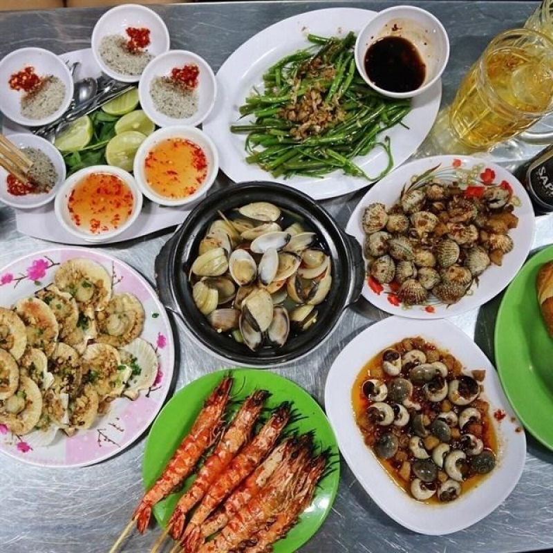 what to eat in saigon