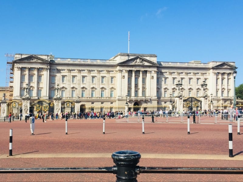 places to visit in london: buckingham palace