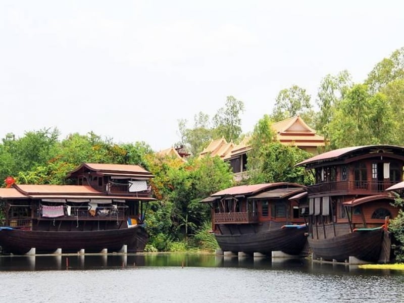 floating hotels in thailand