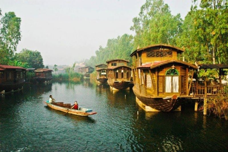 floating hotels in thailand