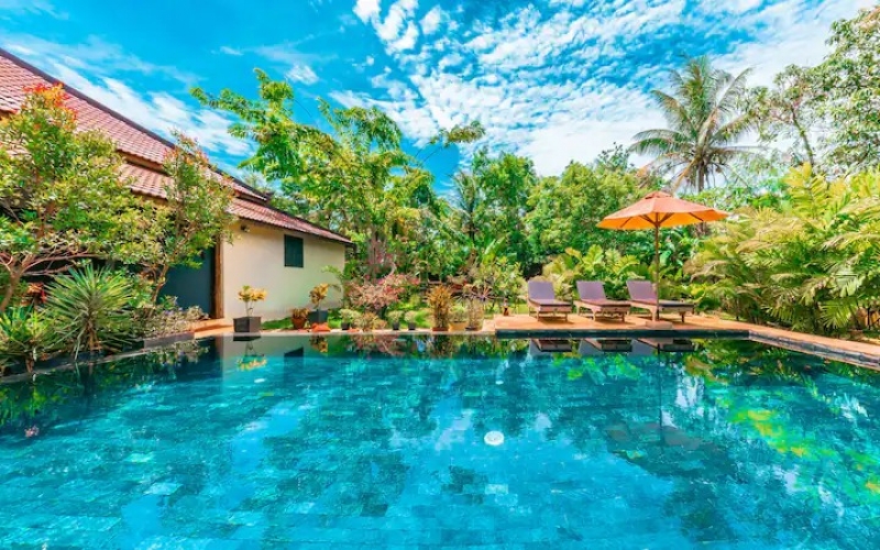 where to stay in siem reap airbnb with pool
