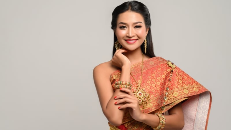 beautiful thai woman in traditional attire