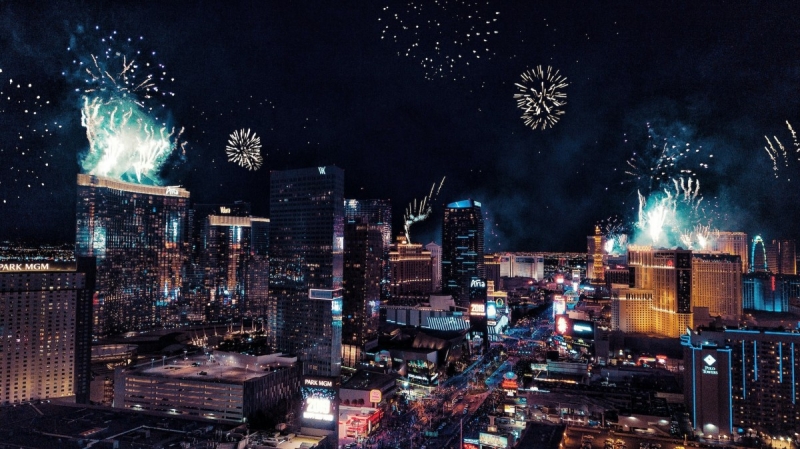 places to go for new years las vegas fireworks
