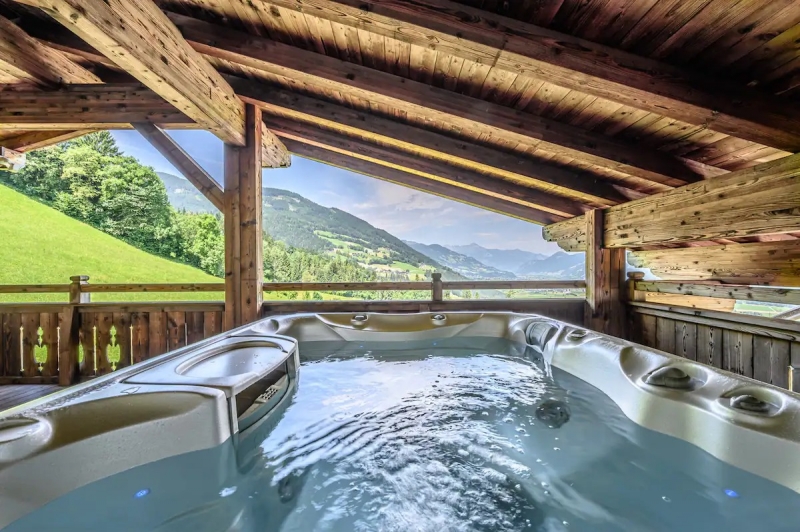 Jacuzzi at a versatile Airbnb haven in Innsbruck