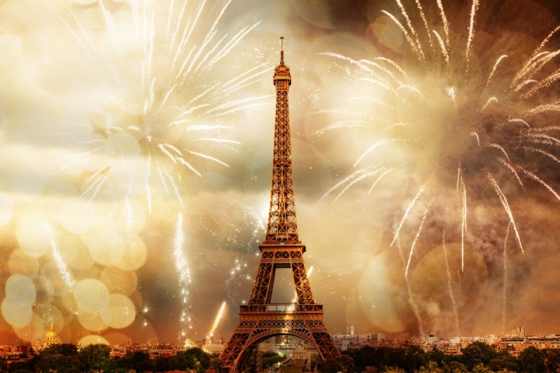 eiffel tower paris fireworks new years eve